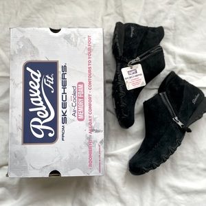 SKETCHERS Zippiest Women’s Black Zippered Sneakers Sz 8 NWT